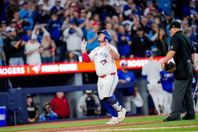 Blue Jays Place Alejandro Kirk On 10-Day Injured List, Recall Brandon Valenzuela