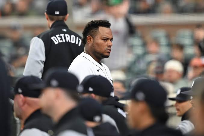 Framber Valdez ejected as benches clear between Tigers and Red Sox