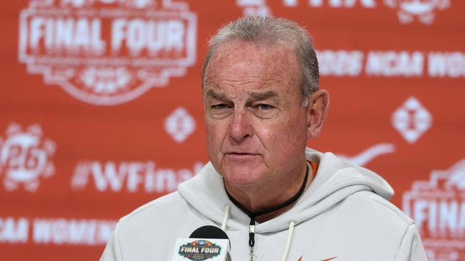Texas basketball coach laments transfer portal after Iowa State mass exodus