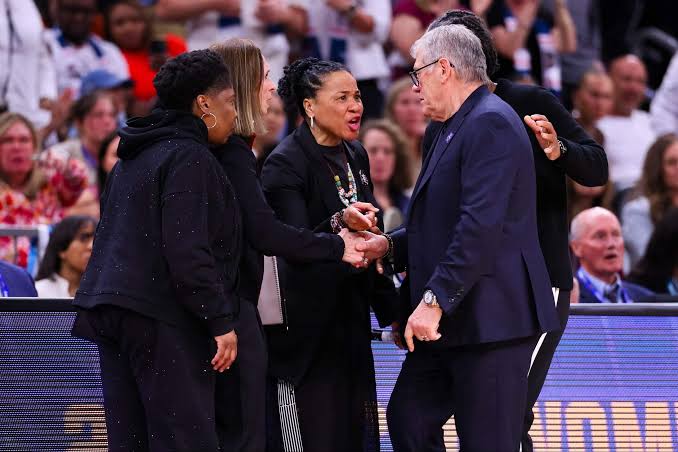 The night Geno Auriemma snapped — and Dawn Staley showed the game has changed - The Athletic