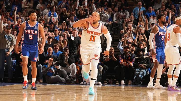Knicks stay on historic roll, crush 76ers by 39 in Game 1