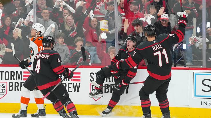 Flyers no match for Hurricanes in second-round Game 1 loss