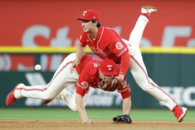 Texas Rangers' comically bad defense, hapless offense combine for atrocious loss to Cubs