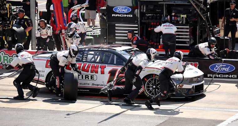 Team Penske changes No. 12 pit crew ahead of Kansas Cup race