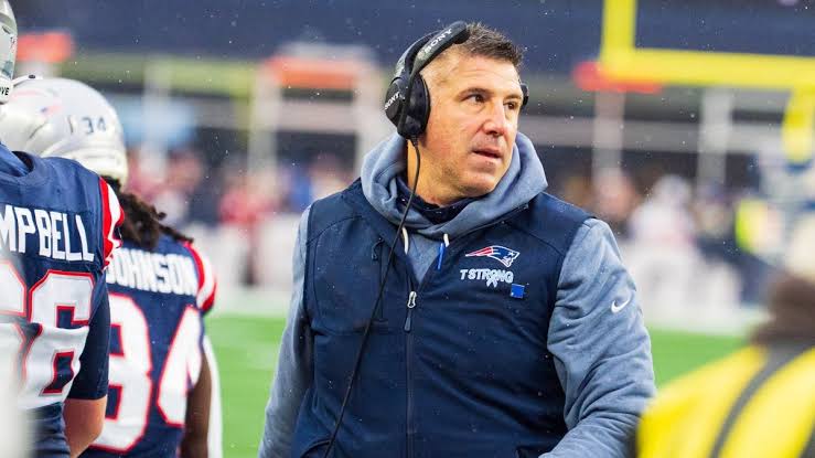 Mike Vrabel will miss Day 3 of NFL draft to seek counseling