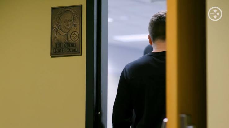 If Steelers Want To Make Big First-Round Trade, Omar Khan Might Just Have Found His Partner