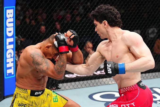 Highlights! Mike Malott uppercuts Gilbert Burns into retirement at UFC Winnipeg