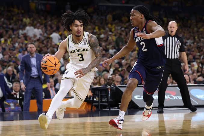 Michigan defeats UConn 69-63 to win first men's NCAA basketball title since 1989