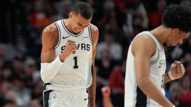 Spurs overwhelm Blazers late in Wembanyama's return