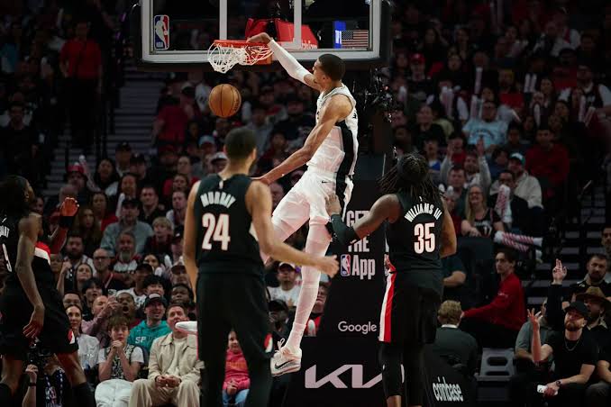 Victor Wembanyama returns from concussion, helps lead Spurs from 19 down past Trail Blazers for 3-1 lead