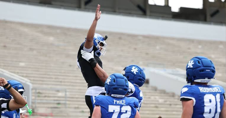 Offense beats Defense 23-18 in Kentucky's weather-shortened spring game