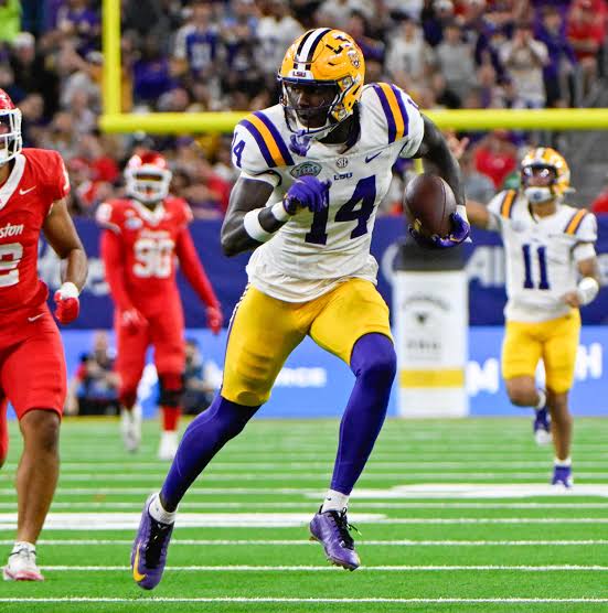 How about a way-too-early 2027 mock draft?