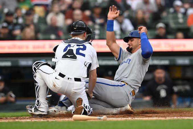 Royals’ ineptitude costs them again in 2-1 loss in Detroit