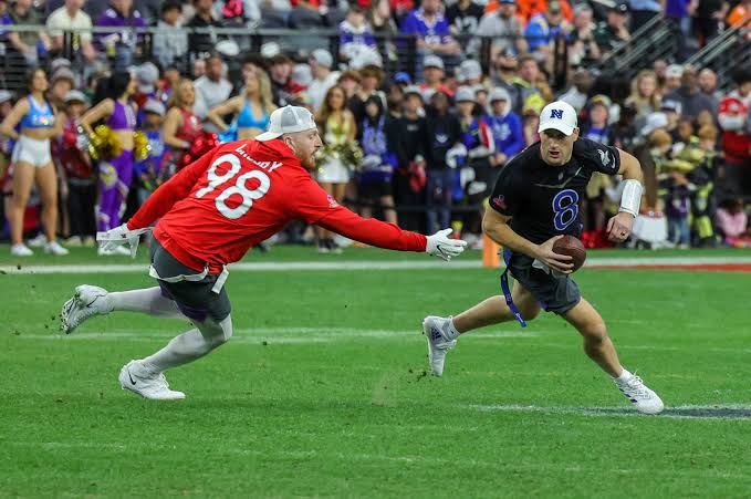 Maxx Crosby gives his first impression of new QB Kirk Cousins