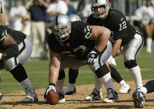 Barret Robbins, who disappeared before Super Bowl, dies at 52, Raiders confirm