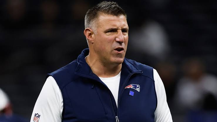 Patriots' Mike Vrabel speaks out after kissing photos with NFL reporter Dianna Russini leak
