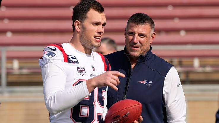 Patriots players support Vrabel, stay focused on football