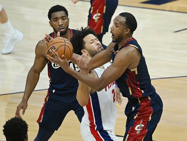 Detroit Pistons rally in second half but miscues result in Game 3 loss