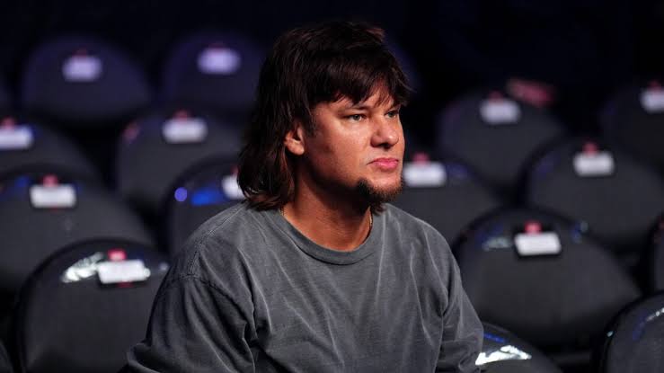 Theo Von left visibly uncomfortable after Nate Diaz mocks his friend Dustin Poirier