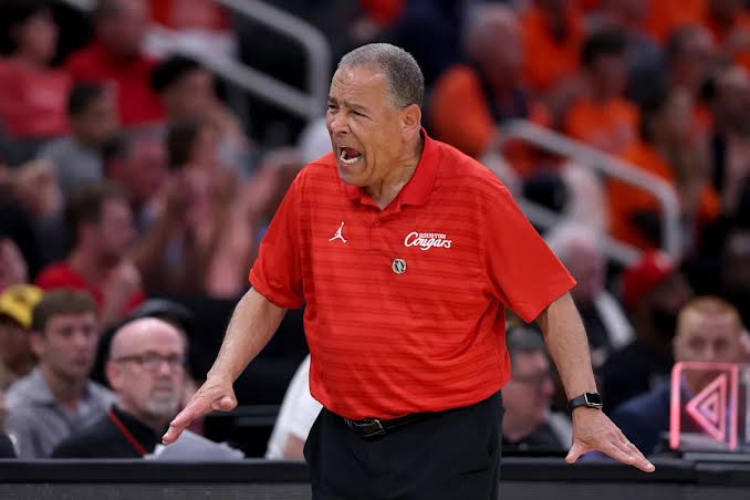 No. 3 Illinois beats No. 2 Houston at its own game, claims spot in Elite 8 vs. Iowa