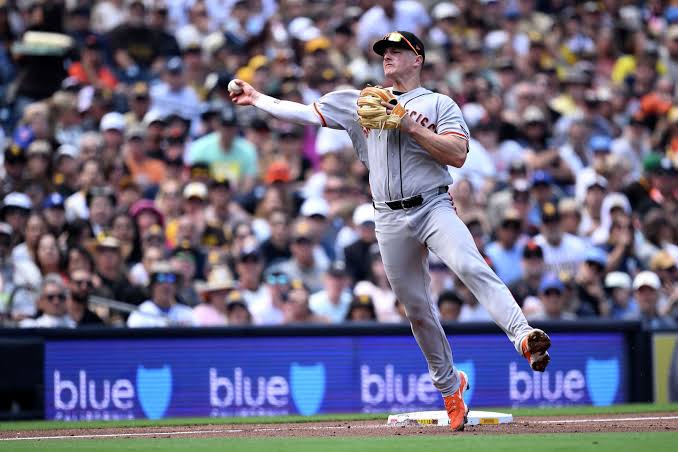 Camera catches SF Giants star Matt Chapman cussing out teammate
