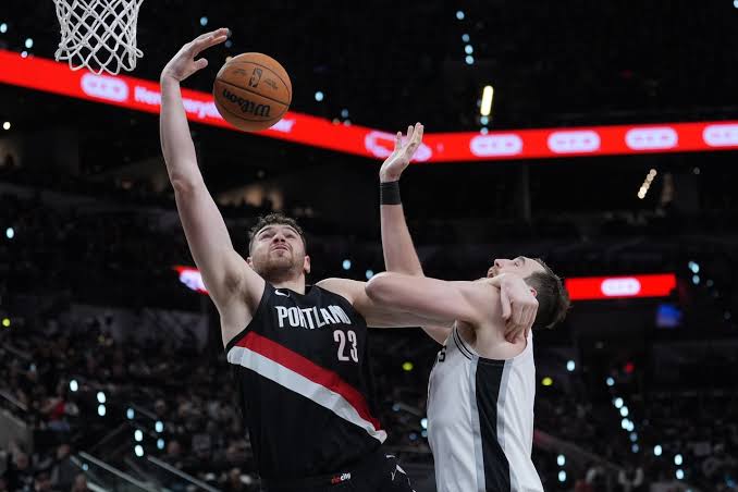 Blazers rally to stun Spurs in Game 2, even Western Conference playoff series