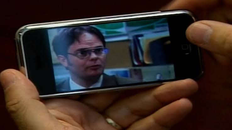 Apple is turning 50! Remember the iPhone launch in 2007? Lines, hype and big questions