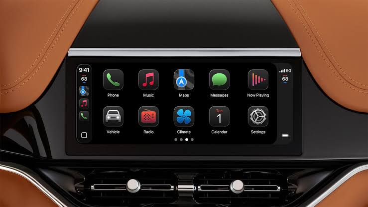 Apple CarPlay Just Got Three Popular iPhone Apps