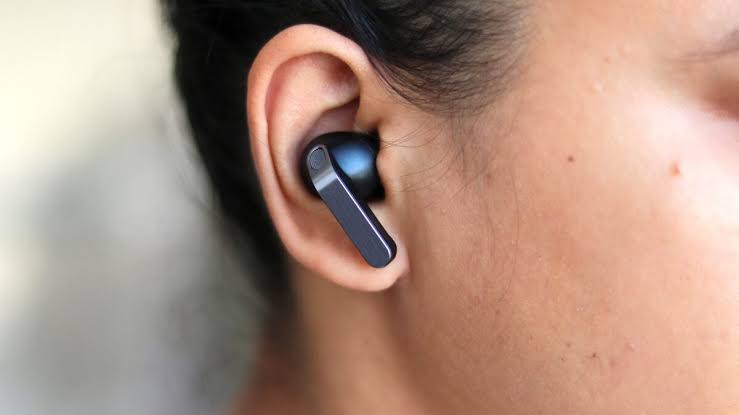 Samsung’s new app turns Galaxy Buds into a remedy for motion sickness