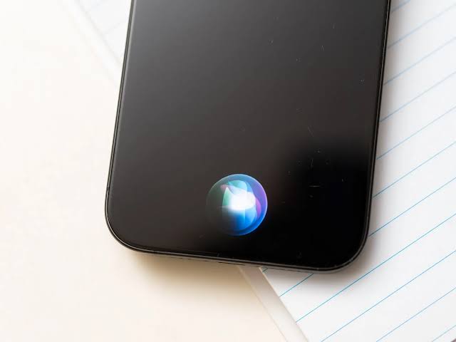 Apple Plans to Open Up Siri to Rival AI Assistants in iOS 27 Update