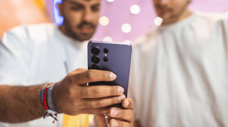 Samsung Galaxy phones now support Apple AirDrop. Here’s how it works.