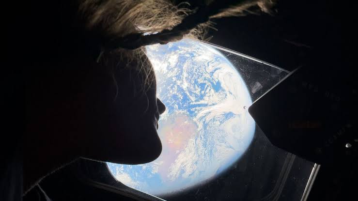 'There are no words': Artemis II astronauts are sharing iPhone 17 Pro Max photos from space