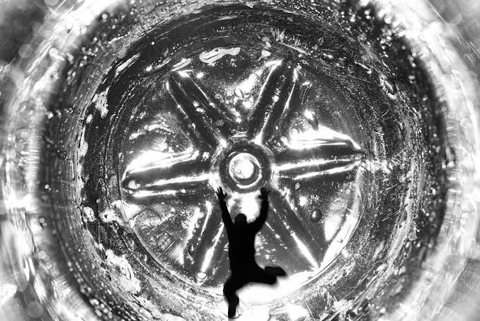 A Scientist Says Humans Will Go Backwards in Time Within Just 3 Years