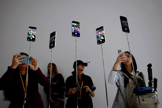 Apple Plans Customizable Camera for Pros, Siri Design Changes in iOS 27