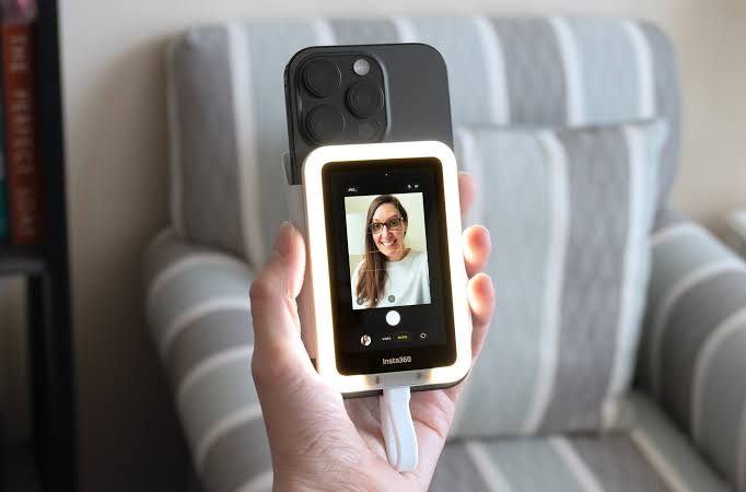 Insta360’s Snap is a tiny magnetic phone screen for taking rear-camera selfies