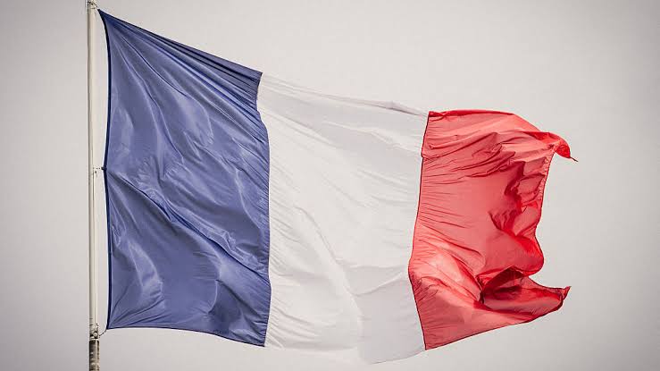 France Kicks Windows to the Curb, Pivots to Linux OS