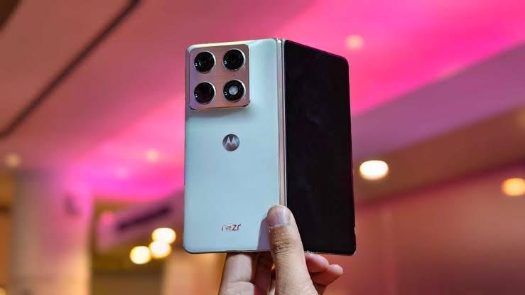 The iPhone Fold Could Cut Short the Motorola Razr Fold's Big Moment