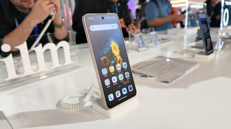 TCL's soft on the eyes NXTPAPER 70 Pro is finally in the US at T-Mobile