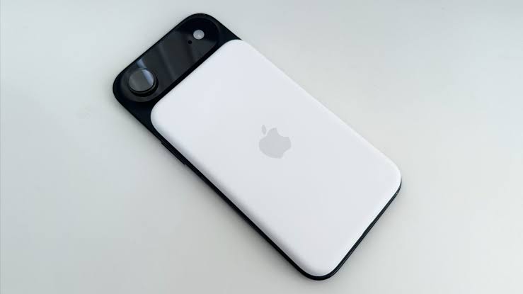 Apple might ditch MagSafe on future iPhones, per bizarre rumor