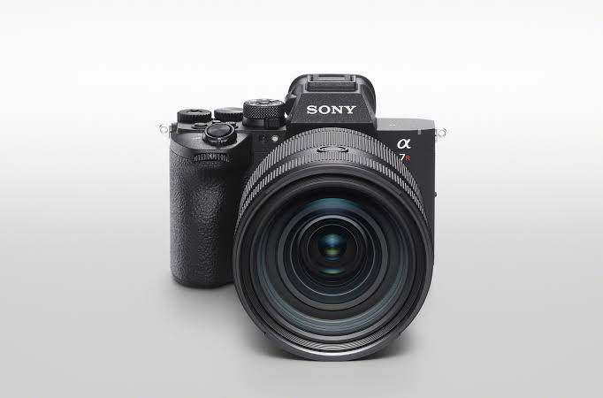 Sony ups its new A7R VI to 66.8 megapixels and jumps the price to $4,500