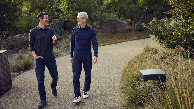 Apple execs to talk China and tariffs, but will avoid discussing foldable iPhone, per traders on Kalshi