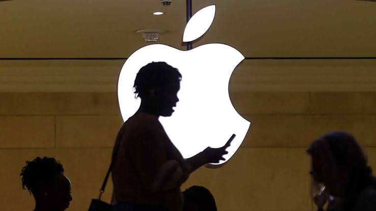 Foldable iPhone hits engineering snags, shipment delays possible: sources