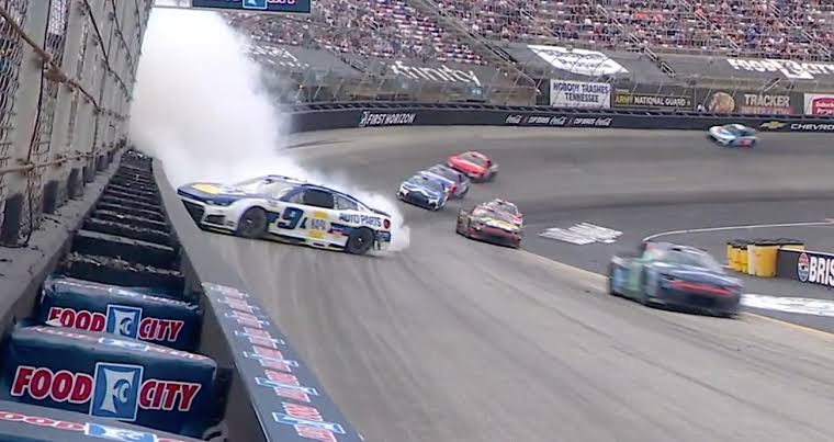 Perfect 360: Elliott spins to bring out late caution