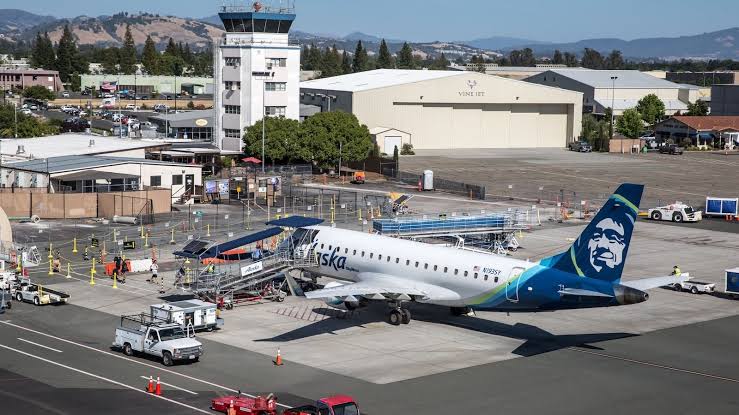 Wine country turf war? Alaska Airlines adds 3 Sonoma routes, returns to Long Beach