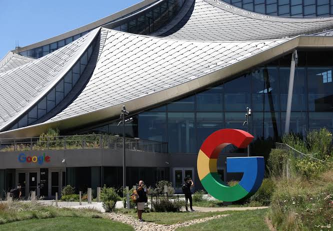 Alphabet Sales Beat Estimates on Google Cloud, AI Customers