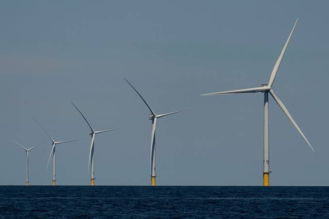 Developer of Massachusetts offshore wind farm sues to stop turbine manufacturer from walking away