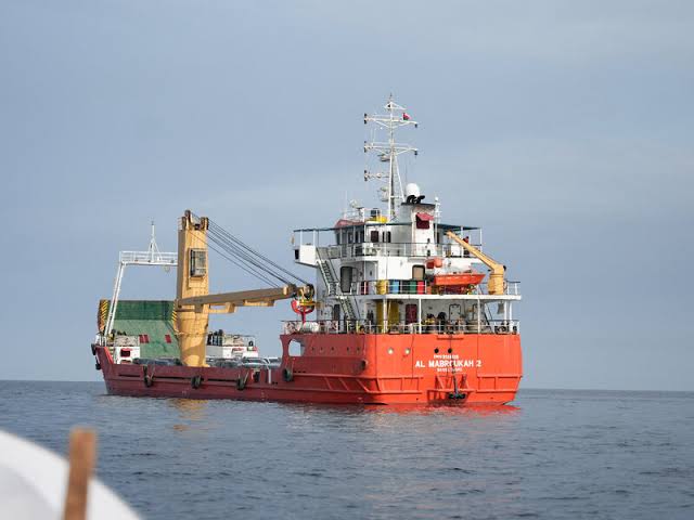 Oil Prices Surge Above $100 After Peace Talks Fail and Trump Threatens Blockade