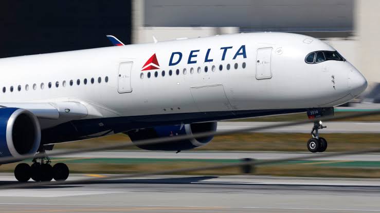 Delta, Southwest raise checked bag fees $10 amid jet fuel price surge, joining other carriers