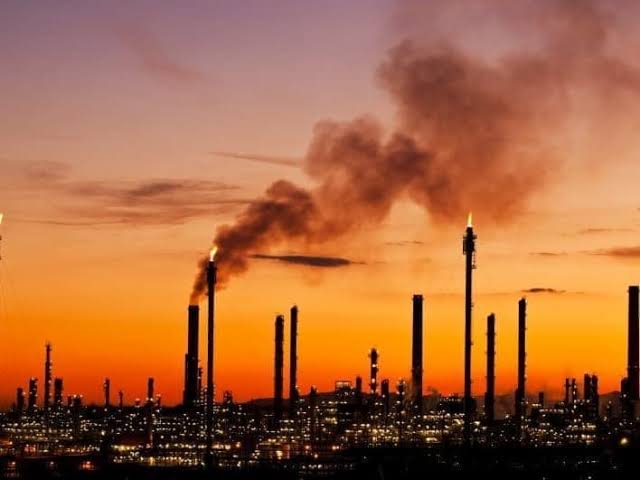 Trump Loses Grip as Oil Surge Signals Deeper Crisis