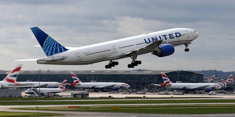 United Airlines CEO pitched combination with rival: report